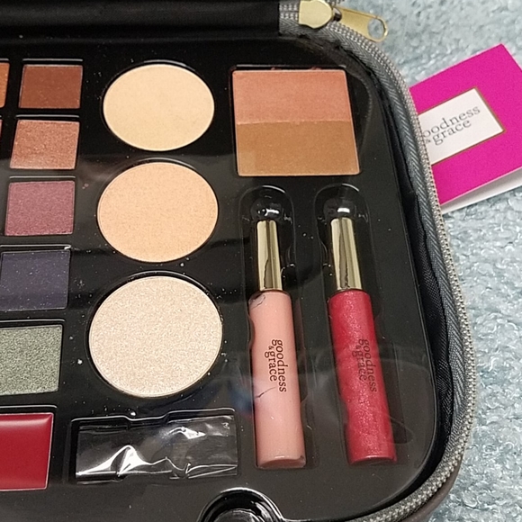 🎉Host Pick 🎉 Beauty Case - Picture 4 of 4